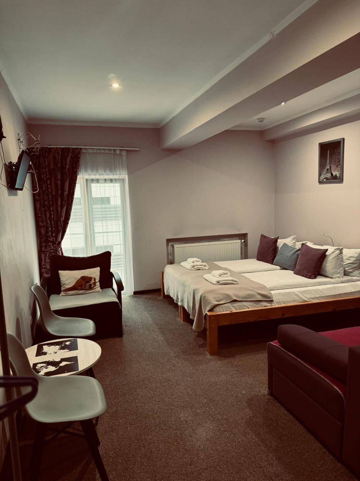 Apart Hotel Avinos Lviv Exterior photo