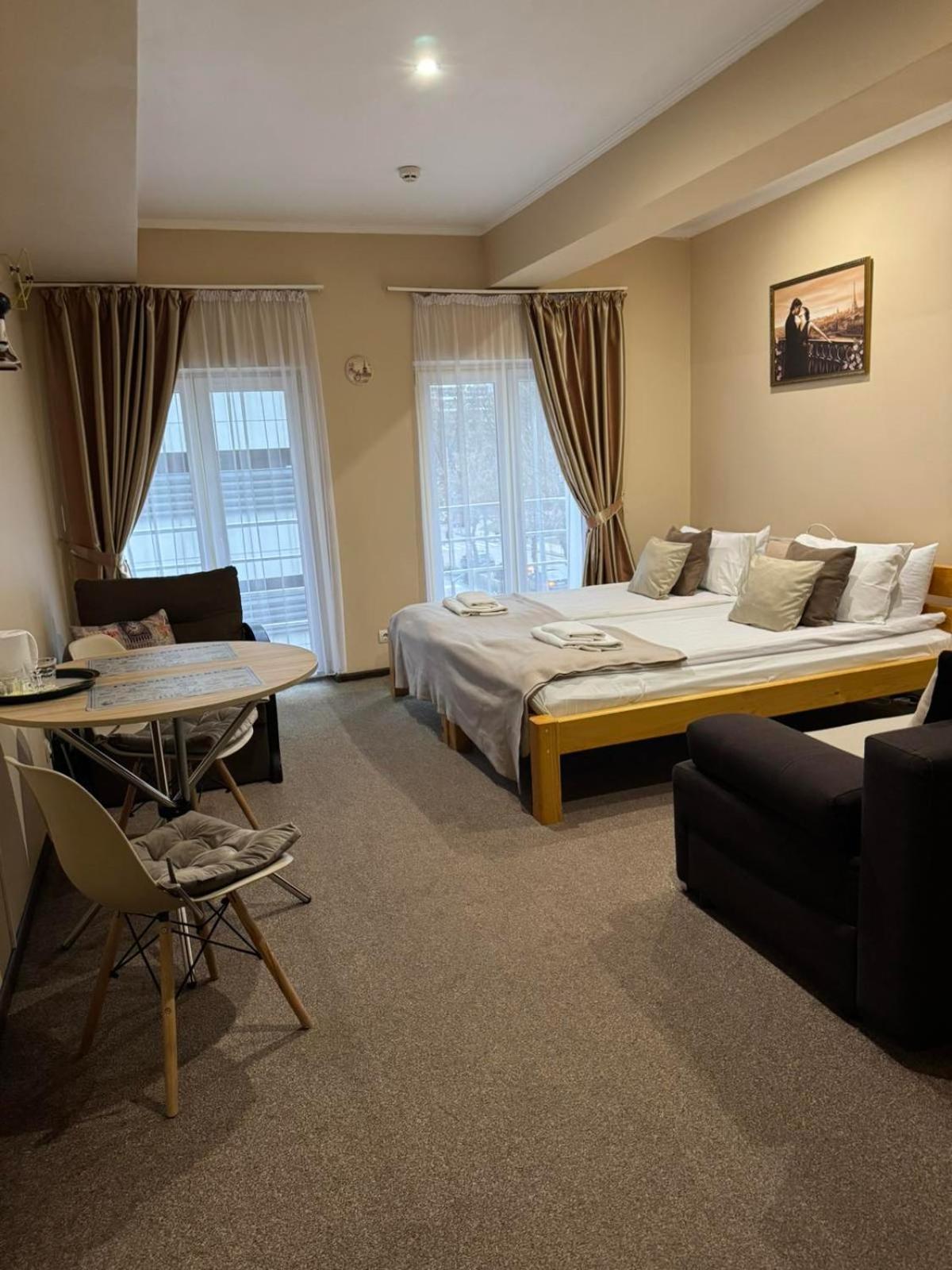 Apart Hotel Avinos Lviv Exterior photo